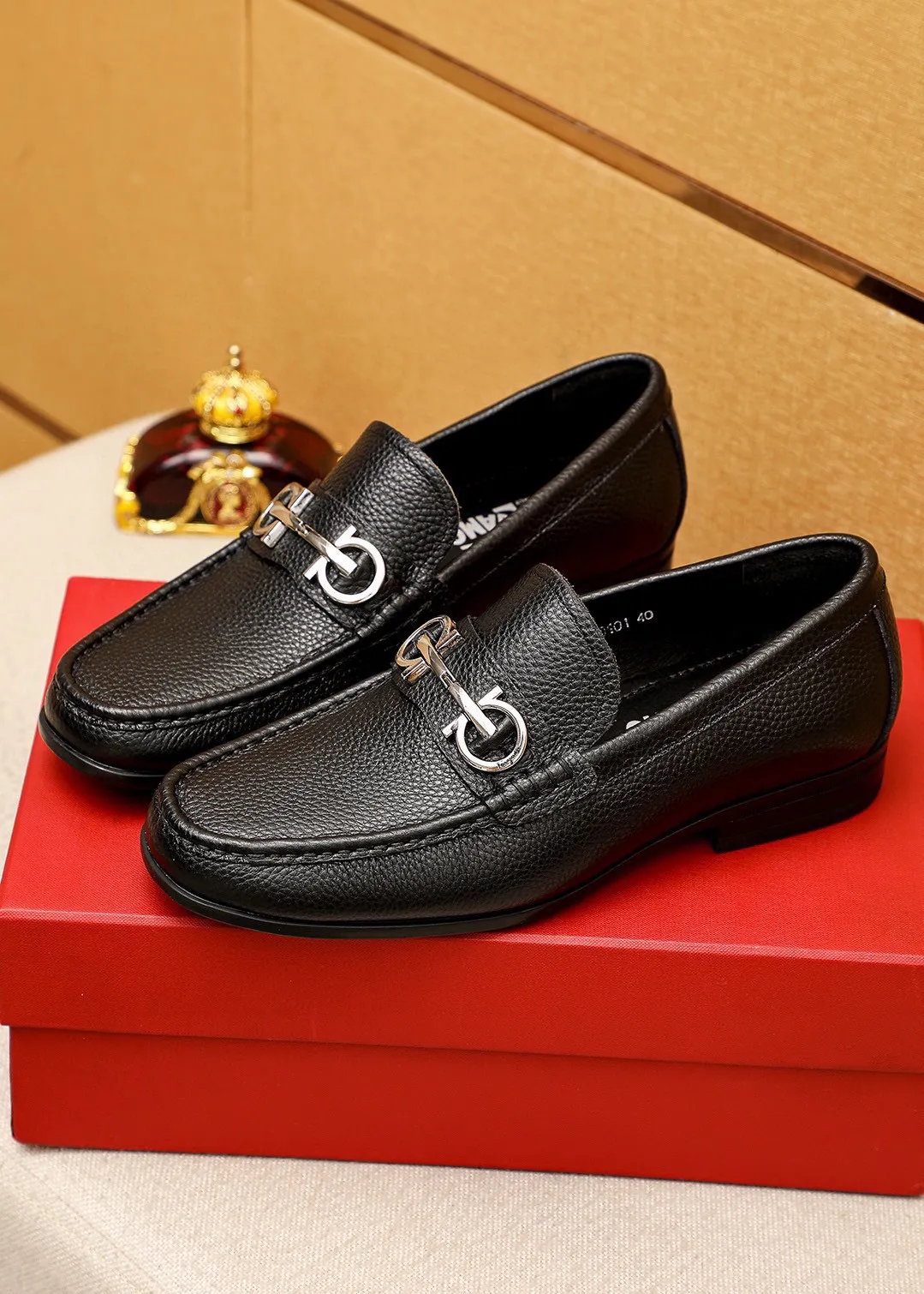 Men's shoes 💰480 💐 Product trademark: Ferragamo "Ferragamo" casual leather shoes Regular size: 38-44 (45🉑️customized) Product materials: Selected imported first-layer pebbled cowhide leather upper + luxury hardware buckle, imported water-dyed cowhide leather lining. Strong three-dimensional visual effect, original outsole color: 4⃣️seed leather materials available